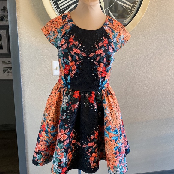 Bebe designer Jacquard tapestry floral dress - Picture 3 of 15